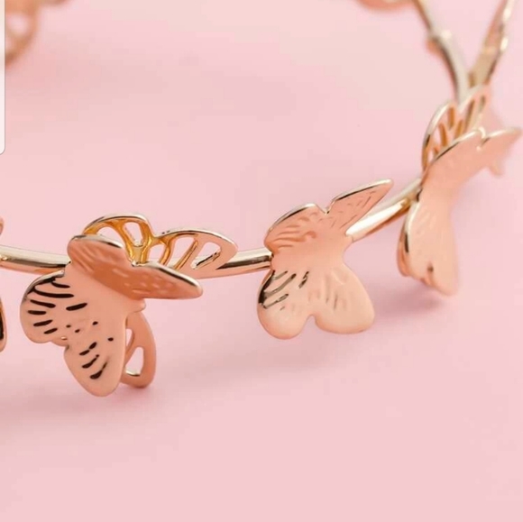 *Guinevere* Butterfly Hoop earrings - Picture 2 of 4